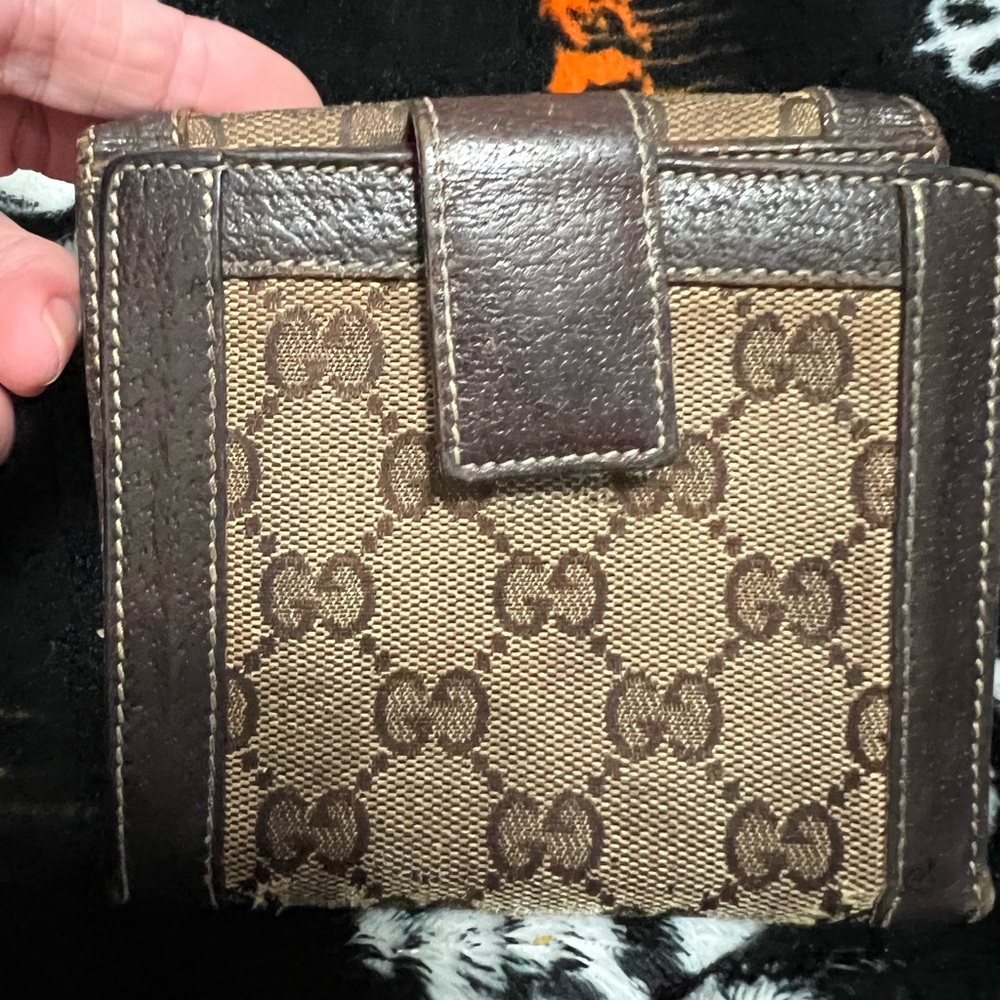 Vintage Gucci wallet.